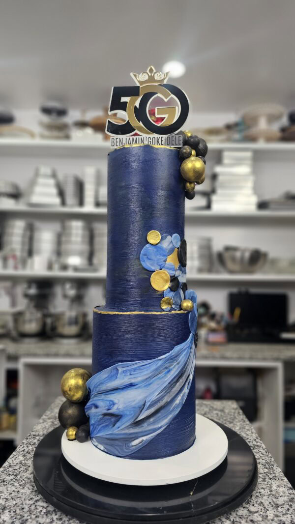 Perfectly frosted tiered cake with smooth, professional edges created using acrylic cake frosting rings.
