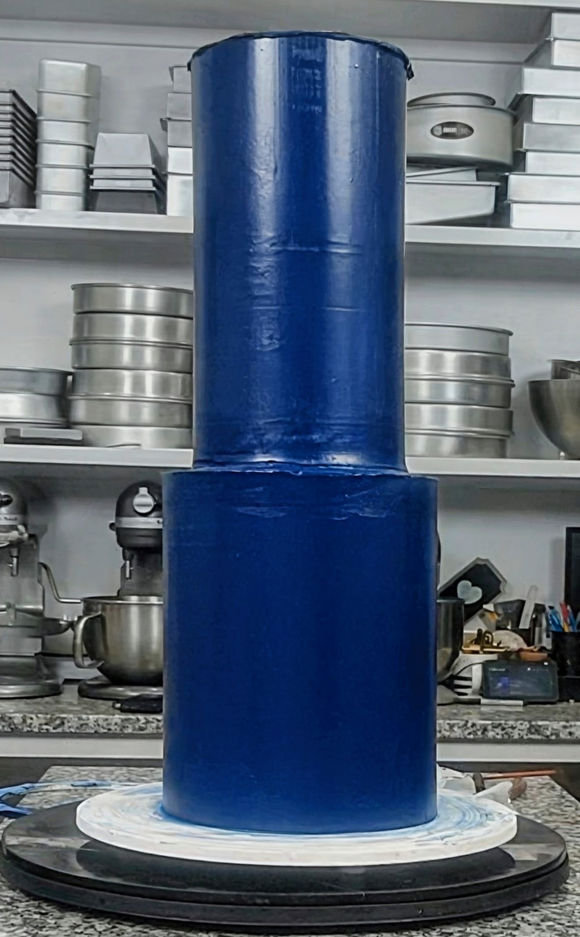 Perfectly frosted tiered cake with smooth, professional edges created using acrylic cake frosting rings.